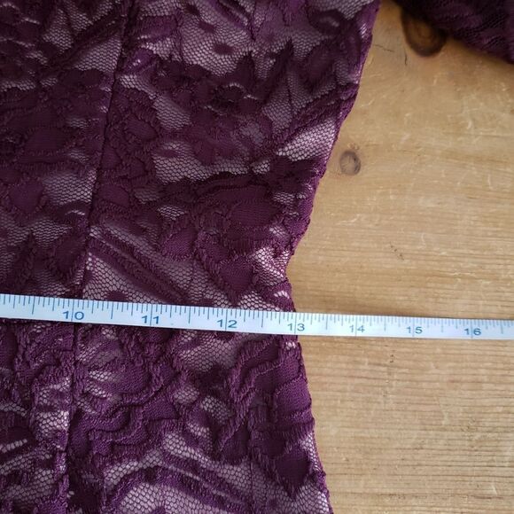 Soieblu Small NWT Wine Red Lace Sheer Long Sleeve Bodycon Dress Scalloped Hem - Picture 11 of 16